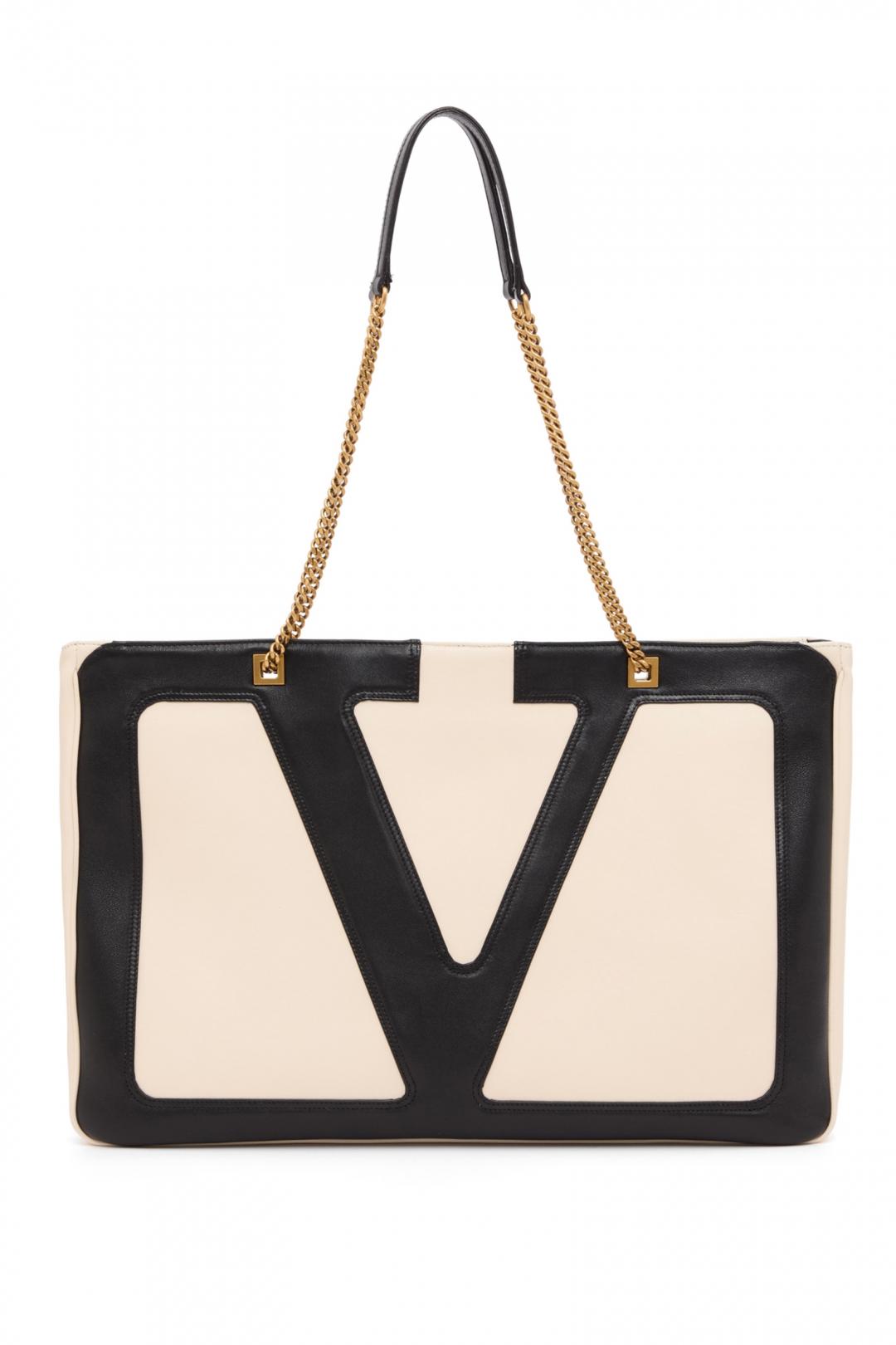 Valentino Garavani Viva Superstar bag，白色中型款，103,500元。