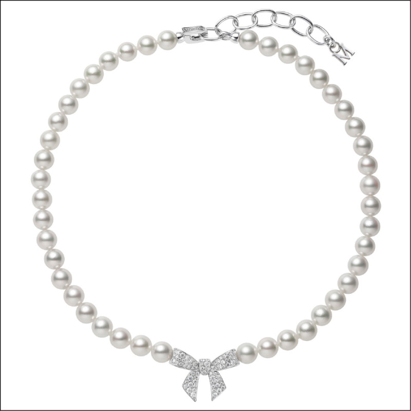 MIKIMOTO Bow Charm珍珠項鍊，18K白金鑲嵌鑽石約0.7克拉，搭配日本Akoya珍珠（約7mm～7.5mm），351,000元。