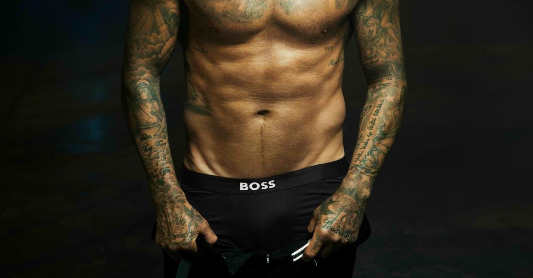 貝克漢心軟為攝影師好友脫到一絲不掛！全網驚呆叩謝BOSS