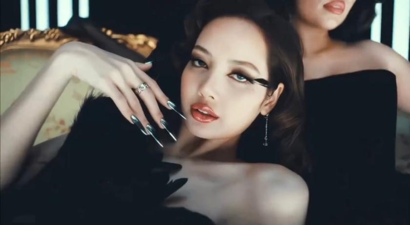 不讓Jennie、Jisoo雙J專美！Lisa釋出14秒影片霸氣宣布女王回歸