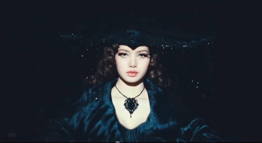 Lisa黑魔女裝宣布女王回歸。