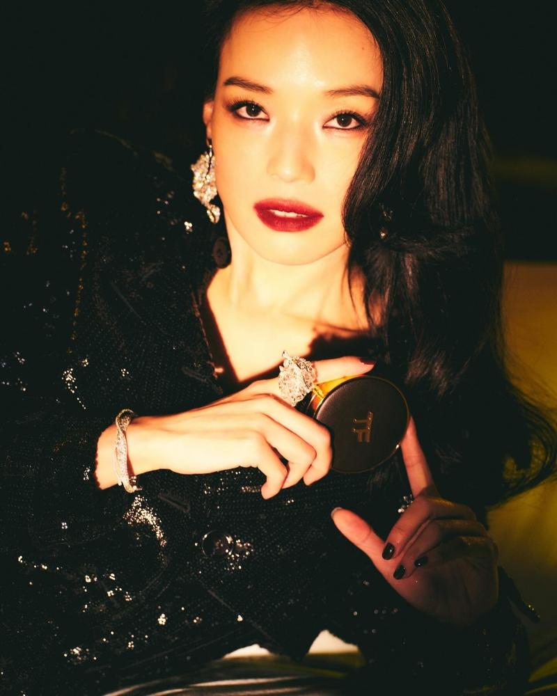 舒淇拿下TOM FORD彩妝代言多年，是穩穩的全球代言人。