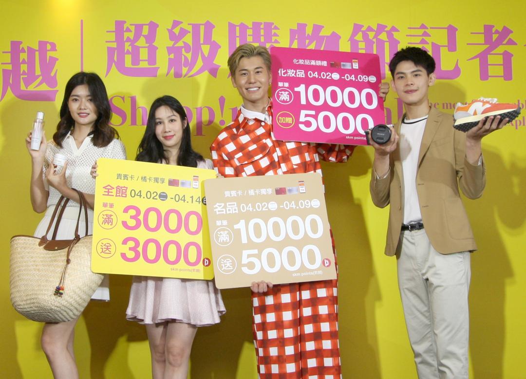 四月初進入百貨母親節前哨站，先推出母親節化妝品，四月底就正式進入母親節檔期開打。