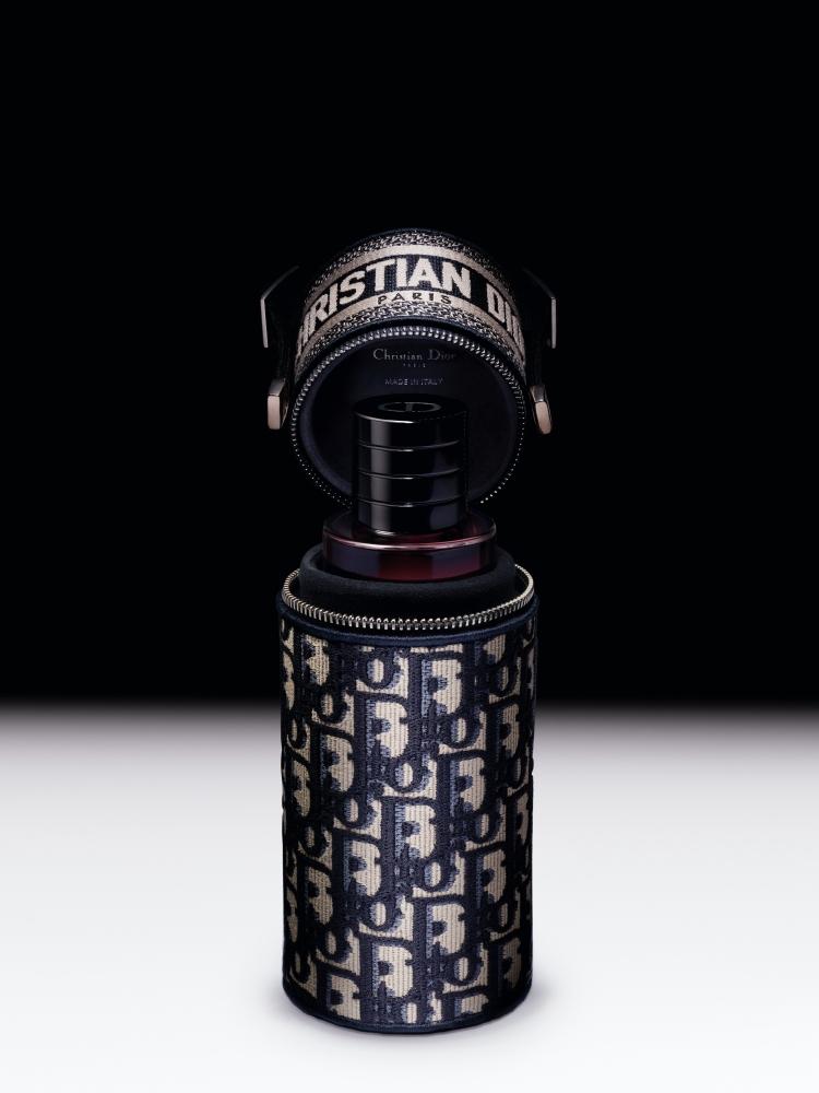 迪奧香氛世家旅行香氛盒，經典圓筒款，可收納單瓶香氛，100ml／35,000元、200ml／39,000元。