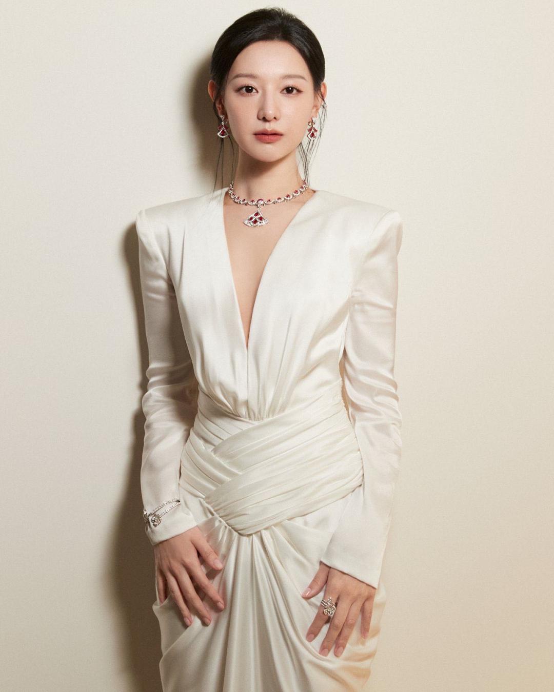 金智媛人氣翻漲，滿手代言。(翻攝自IG，以下同)