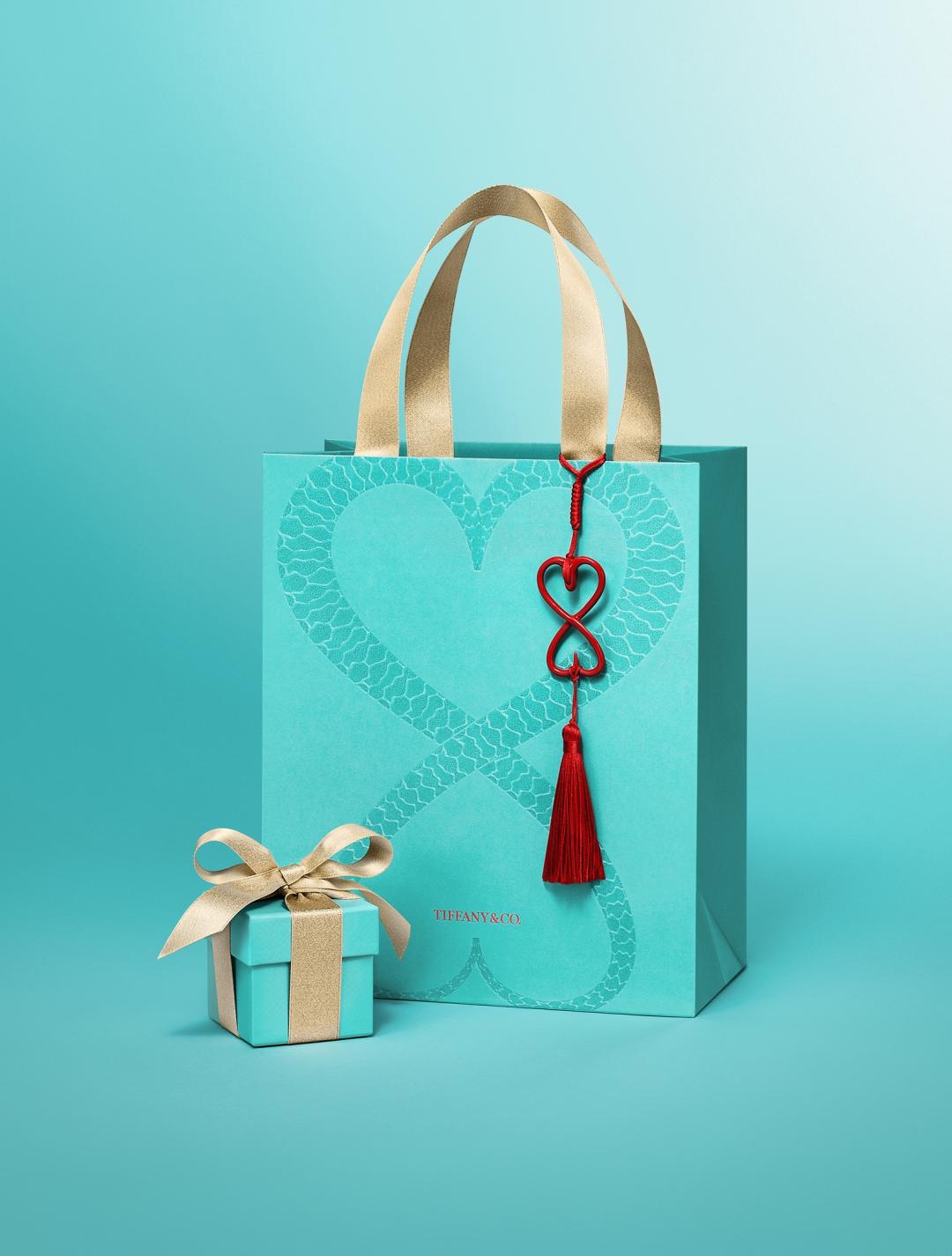 提袋裝飾中國結。（Tiffany & Co.提供）