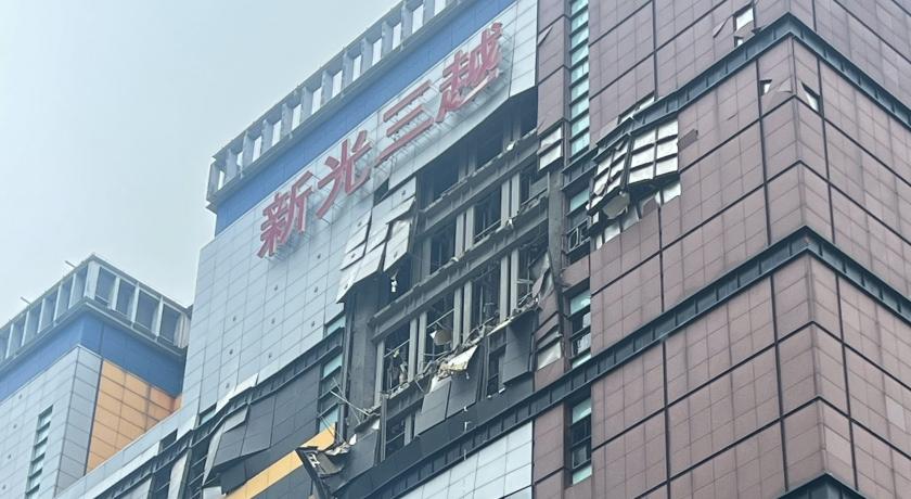 台中新光三越氣爆結構恐受損！（記者廖耀東攝）