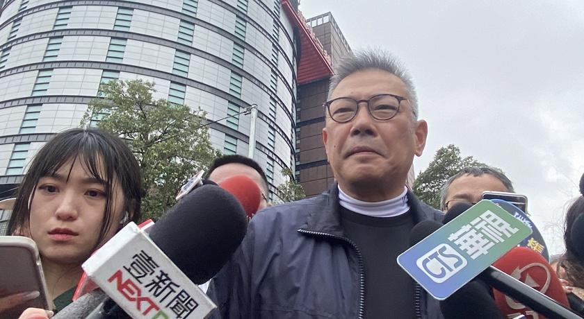 新光三越吳昕陽表示，新光三越目前會把人的善後列為第一優先。（記者黃旭磊攝）