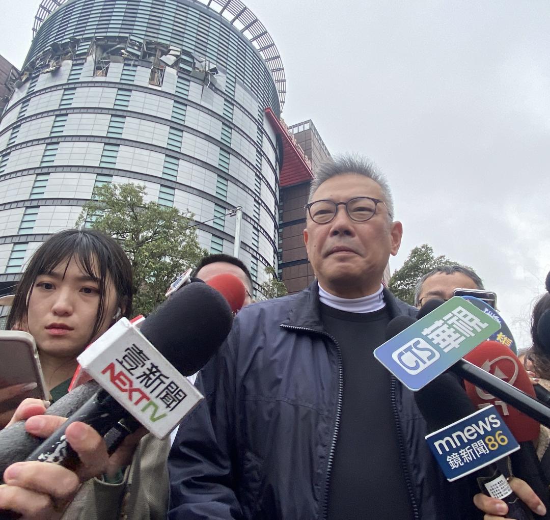 新光三越總經理吳昕陽表示，會把人的善後列為第一優先。（記者黃旭磊攝）