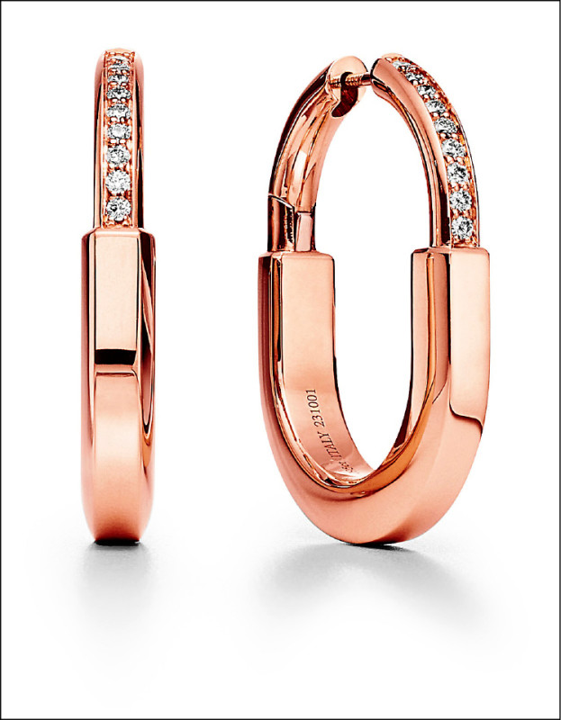 Tiffany Lock 18K玫瑰金半鋪鑲鑽石中型款耳環，價格店洽。