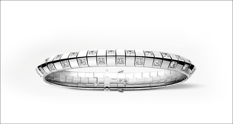 Louis Vuitton Le Damier de Louis Vuitton白K金鑽石粗版手鐲，950,000元。