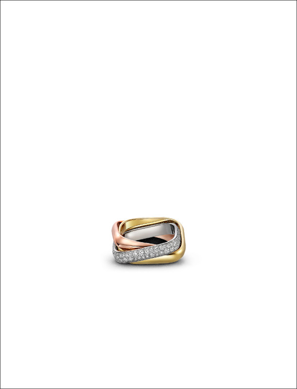 Cartier Trinity經典的白金、黃金和玫瑰金三環，象徵友誼、親情和愛情的交織，散發濃郁愛意，價格店洽。