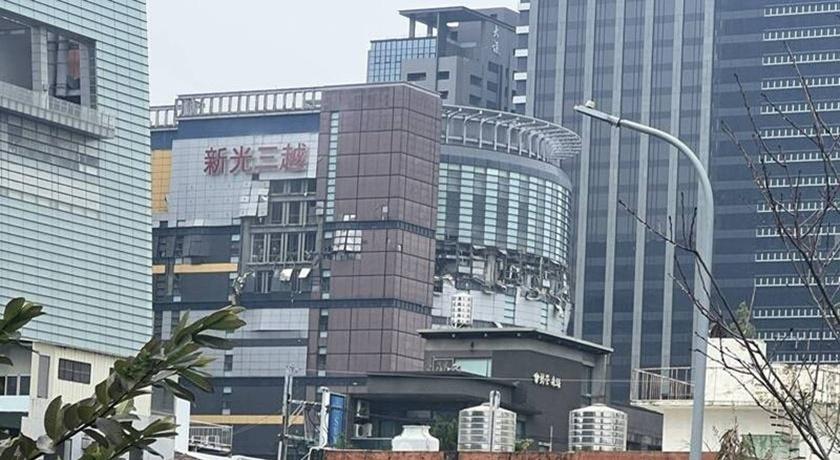 新光三越中港店氣爆，目前以搶救和照顧人員為第一優先，百貨無期限停業。