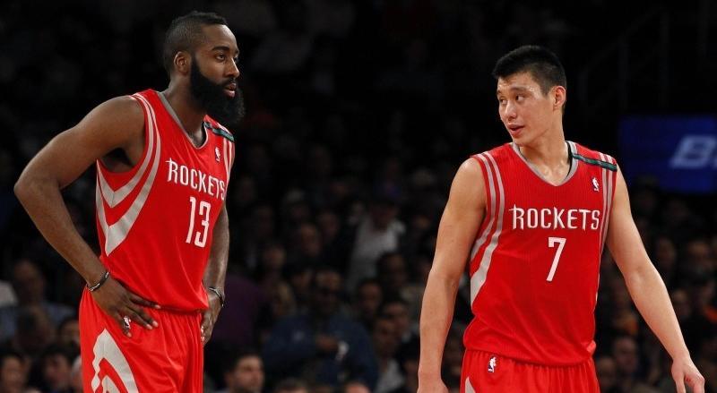 （左起）哈登與林書豪在2012年曾共同效力於NBA火箭隊，當時後場「哈林連線」默契十足。（圖／資料照／路透）