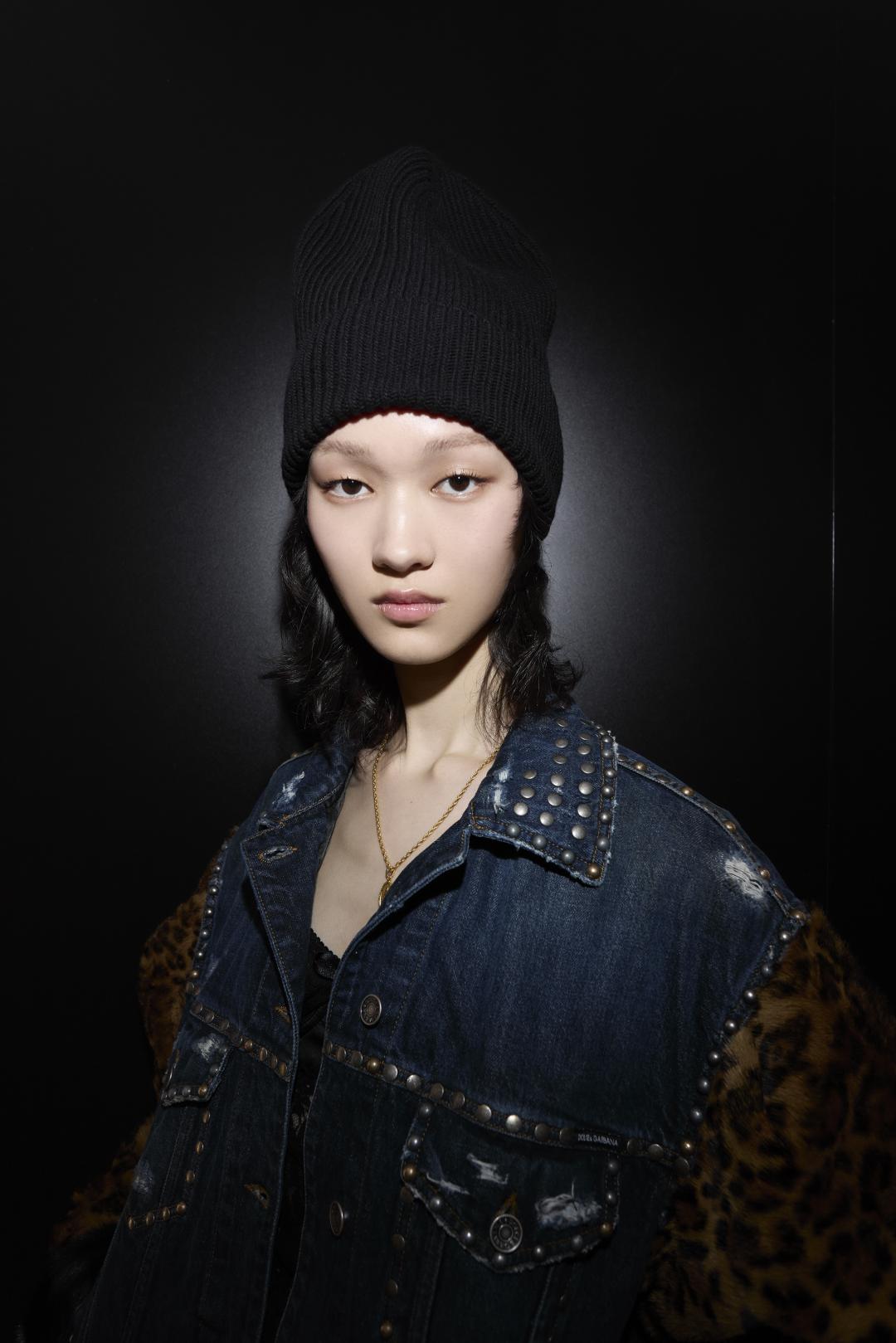 DOLCE&GABBANA秋冬女裝系列以「Cool Girls酷女孩」為主題。