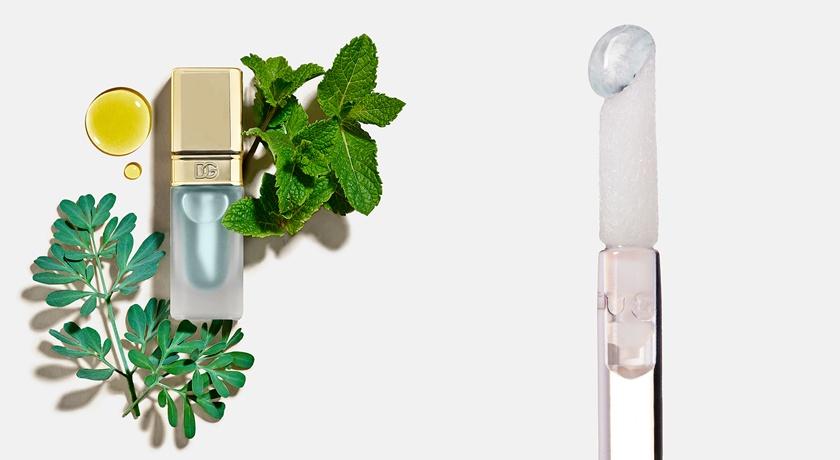 DOLCE&GABBANA寶寶藍潤唇油妝感水潤豐盈。