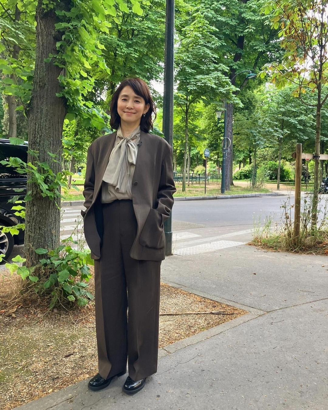石田百合子。