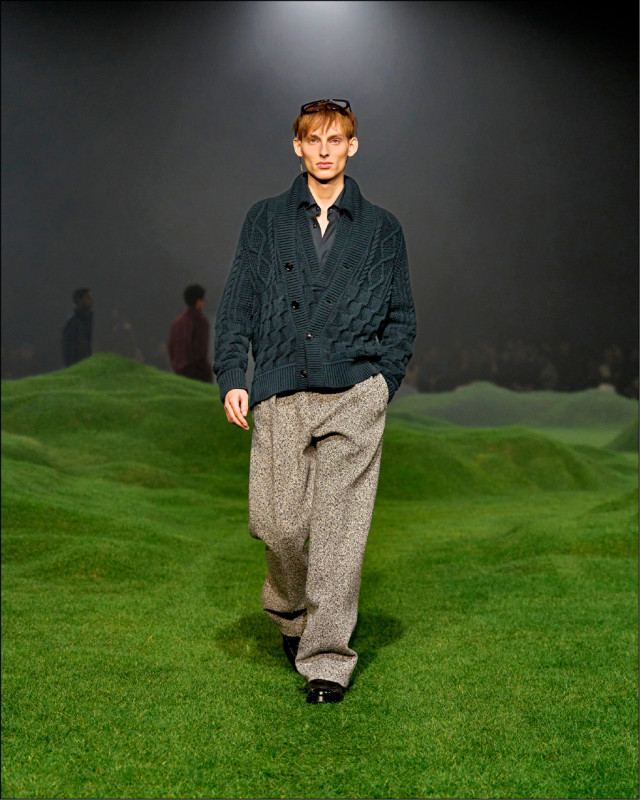 Zegna 2025 秋冬系列中可以看見羊毛材質的多樣呈現。
