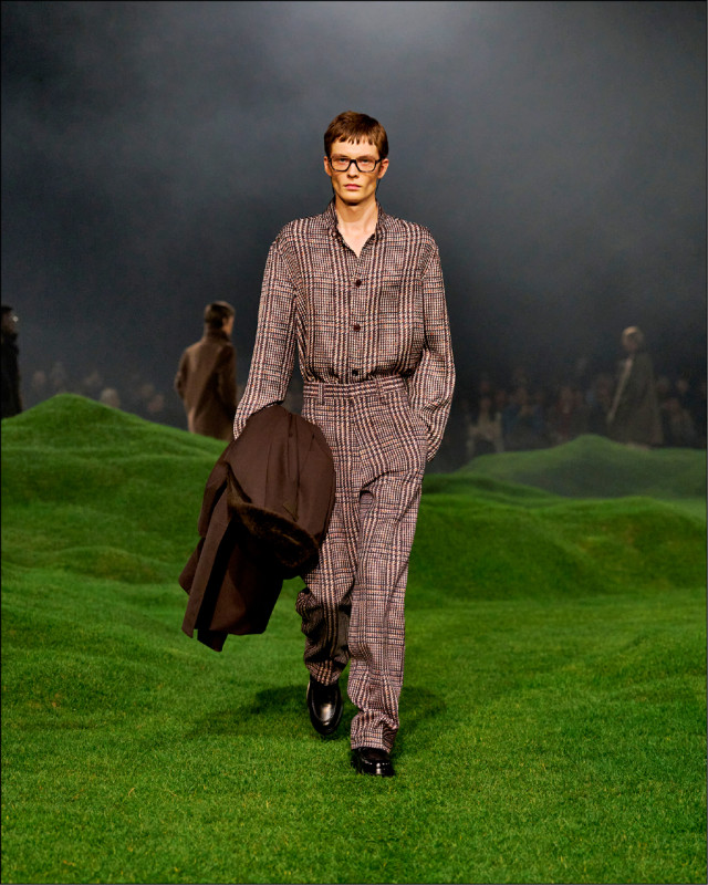 Zegna 2025 秋冬系列中可以看見羊毛材質的多樣呈現。