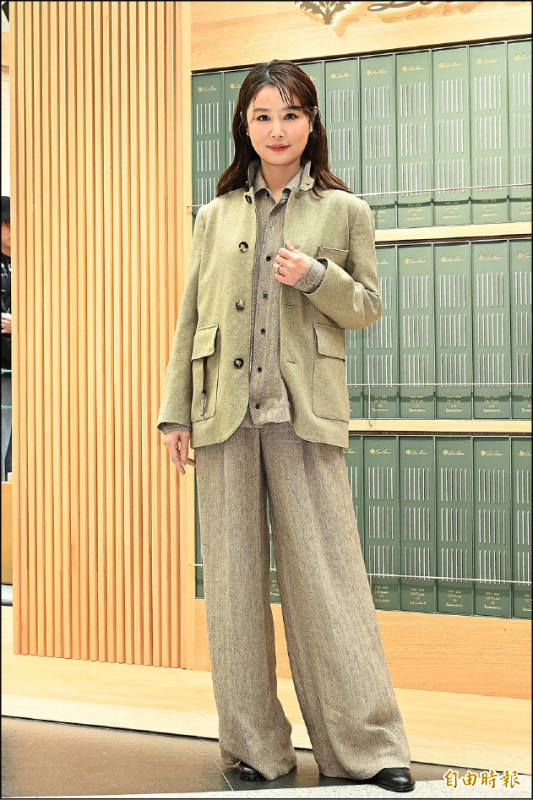 林心如選穿Roadster系列夾克，展現率性感。（記者胡舜翔攝）