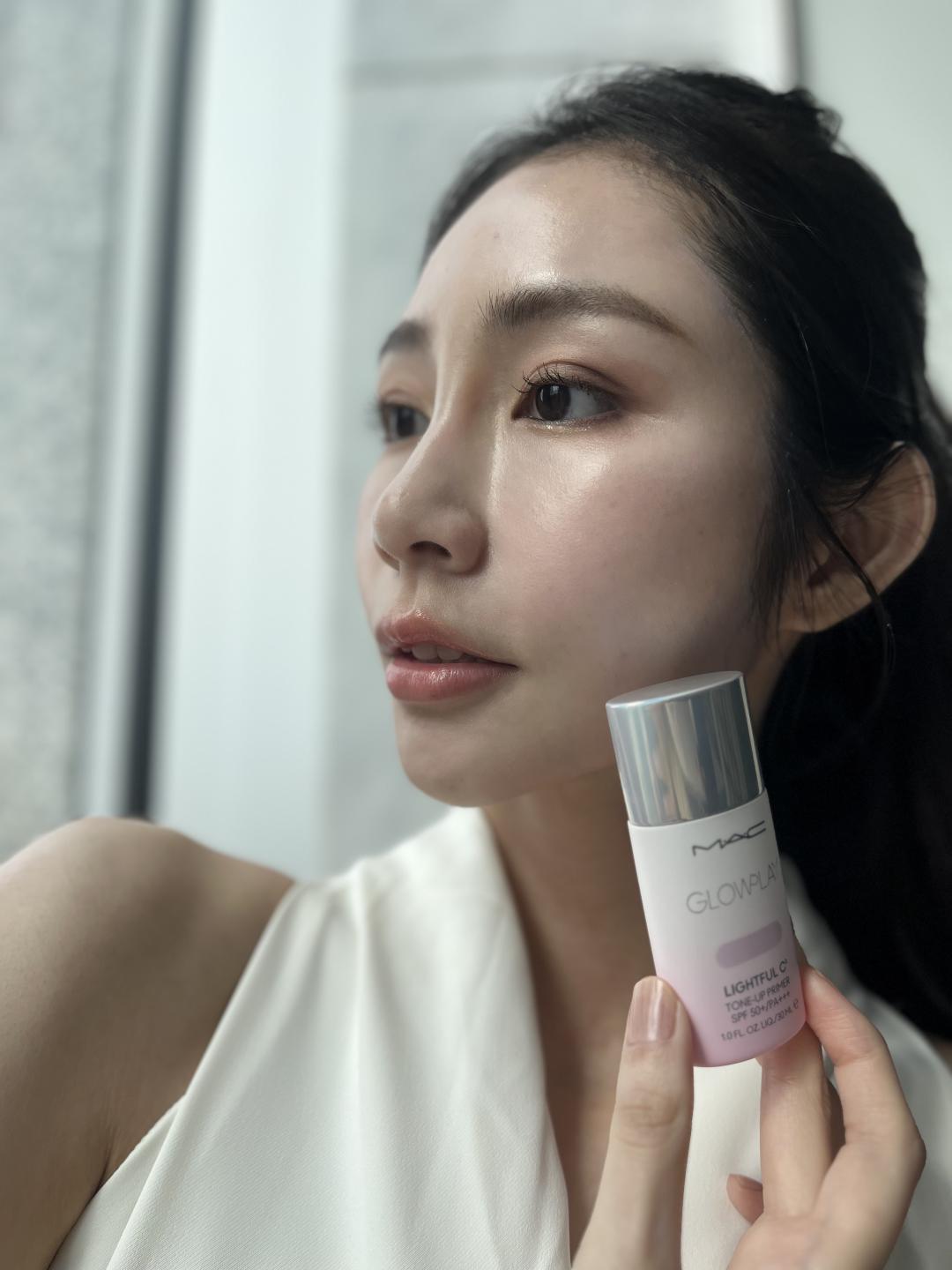單搽不上底妝，也能讓原生膚色原地升級，展現透亮感