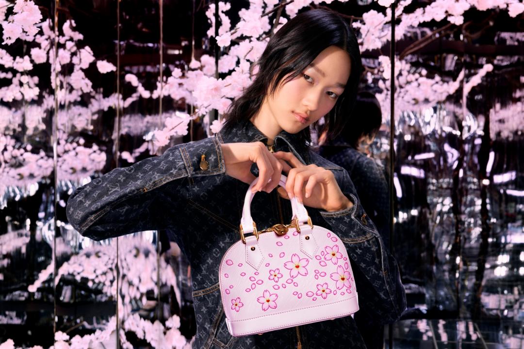 Louis Vuitton × Murakami藝術聯名合作系列的第二篇章，以村上隆標誌性的櫻花為核心，於春季發表更呼應季節。（Louis Vuitton提供）