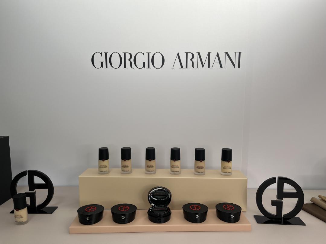 Giorgio Armani底妝，以輕薄服貼的高質感妝效深受女性喜愛。