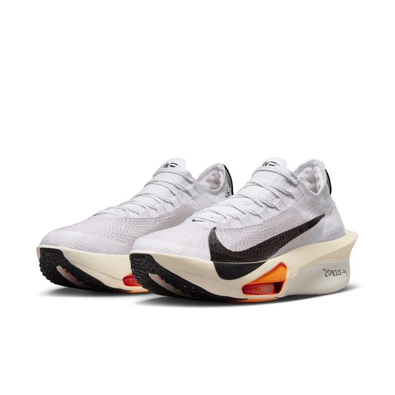 哈利史泰爾斯腳踩Nike Alphafly 3完成東京馬拉松。（NIKE提供）