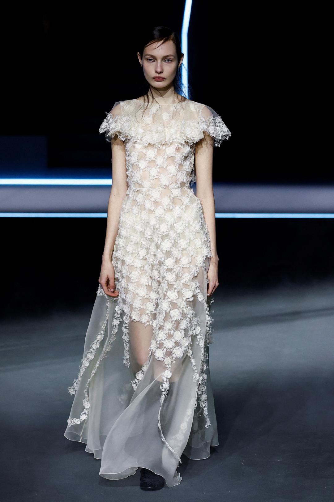 巴黎》Dior 2025秋冬大玩穿越！J’adore Dior T恤回歸展現女性多元面貌