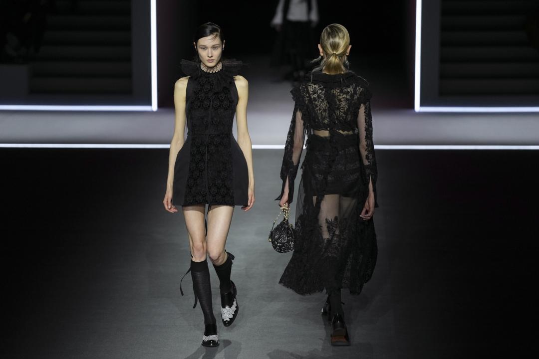 巴黎》Dior 2025秋冬大玩穿越！J’adore Dior T恤回歸展現女性多元面貌