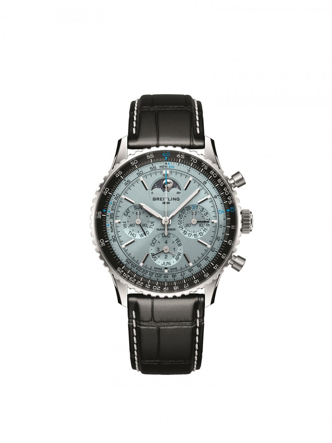 Navitimer B19計時碼錶43萬年曆，搭載百年靈自製B19型自動上鍊機芯，不鏽鋼錶殼，時間顯示、計時功能、萬年曆、月相，錶徑43mm，防水深度30米，皮帶款，973,000元。（Breitling提供）