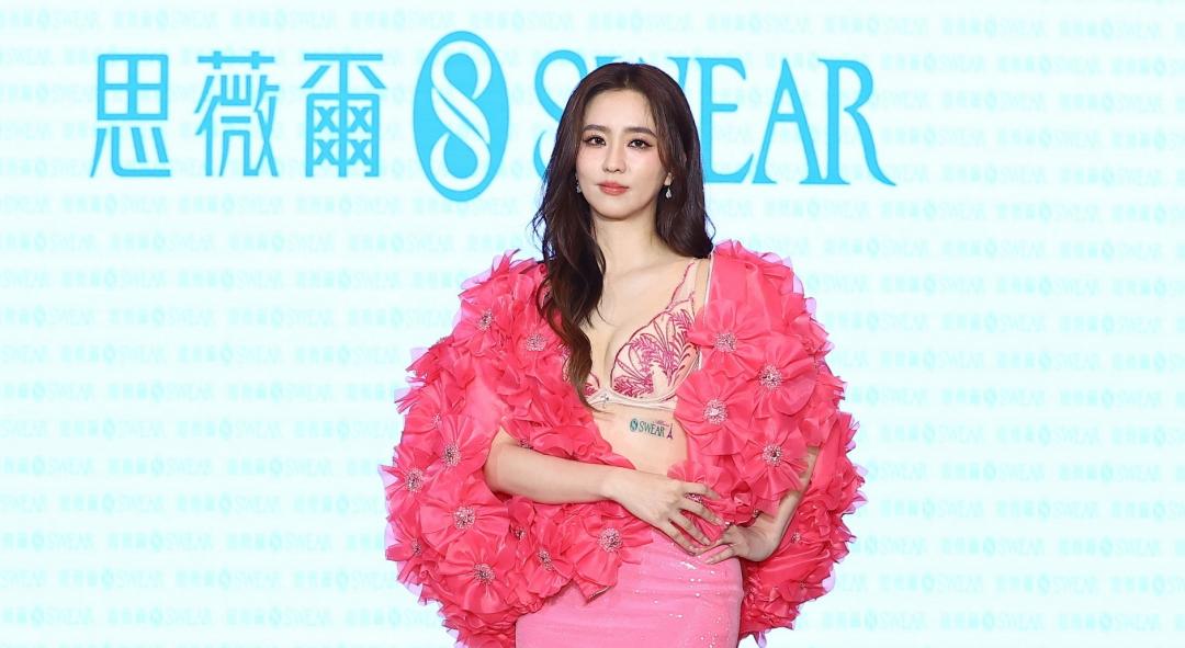 周曉涵穩坐「內衣女神」寶座，代言思薇爾10年。