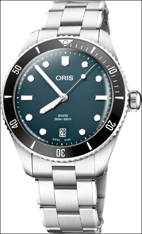 Oris Divers日期腕錶，藍面，搭載Oris 733自動上鍊機芯，時間顯示、日期窗，錶徑39mm，防水深度200米，83,800元，套組包含鋼帶與膠帶。