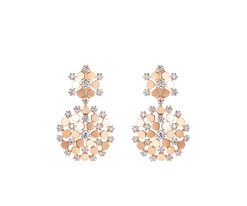 宋慧喬佩戴：Bee de Chaumet 18K玫瑰金耳環，鑲嵌明亮式切割鑽石，978,000元。（Chaumet提供）