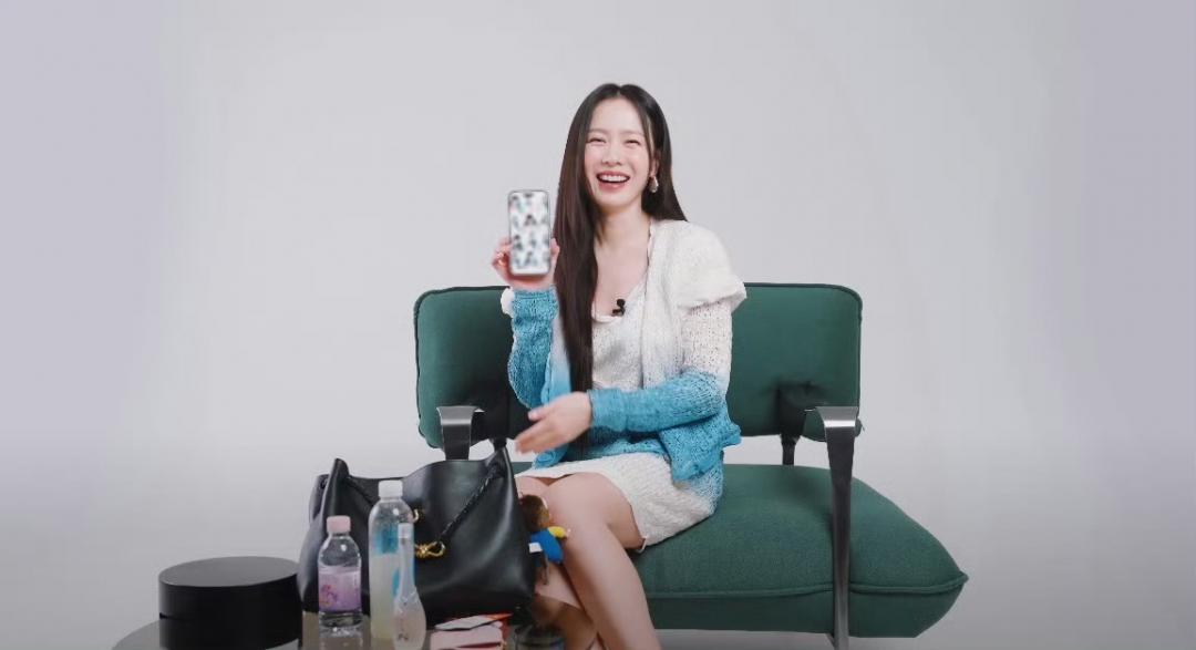 孫藝真手機桌面是寶貝兒子的照片。