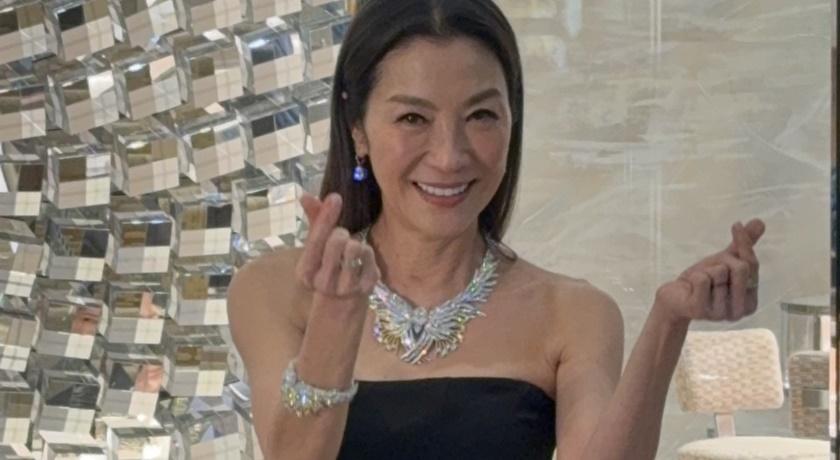 楊紫瓊現身台北101喊愛台灣！披「Tiffany三億珠寶」影后氣勢拉滿