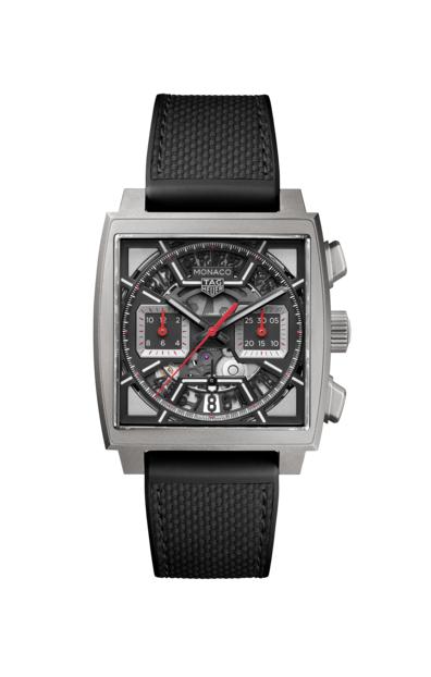 TAG Heuer Monaco Chronograph鏤空計時腕錶－賽車紅色Racing Red，353,300元。（TAG Heuer提供）