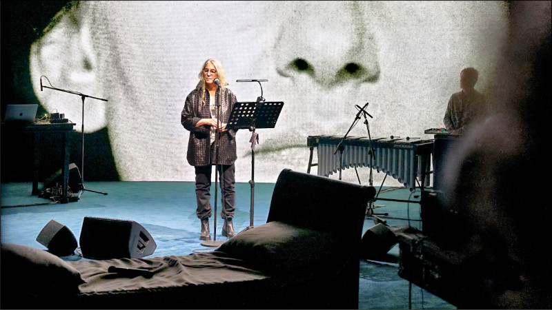 78歲的美國傳奇搖滾音樂詩人Patti Smith，是Bottega Veneta本季在米蘭舉辦活動的唯一主角，從藝術層面切入，開啟更深度的文化對話。