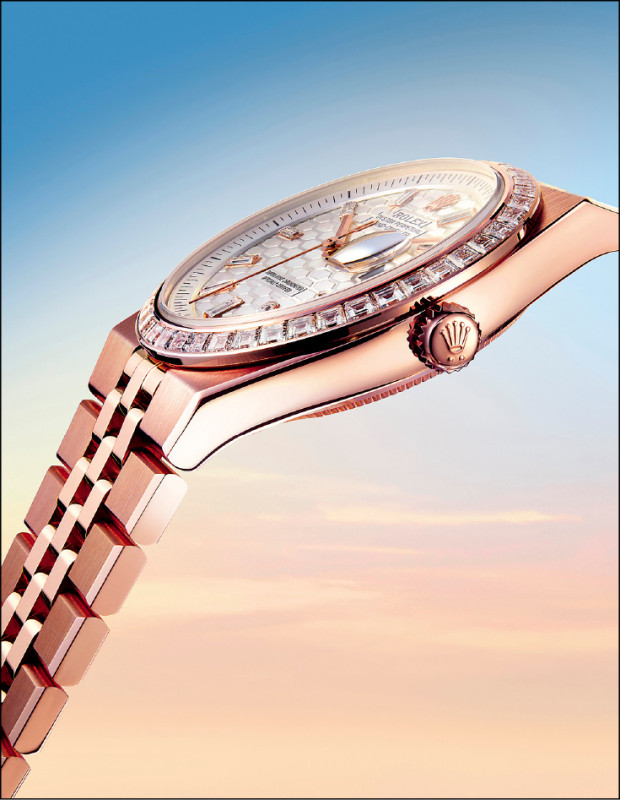 勞力士Oyster Perpetual Land-Dweller腕錶，36毫米18K永恒玫瑰金錶殼搭配白色錶盤，3,138,500元。