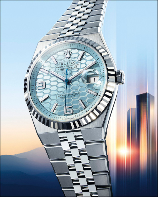 勞力士Oyster Perpetual Land-Dweller腕錶，40毫米950鉑金錶殼搭配冰藍色錶盤，2,063,000元。