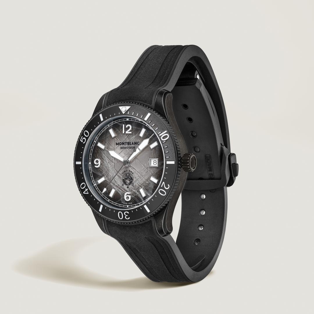 MONTBLANC Iced Sea系列日期顯示自動零氧腕錶，141,800元。（MONTBLANC提供，以下同）