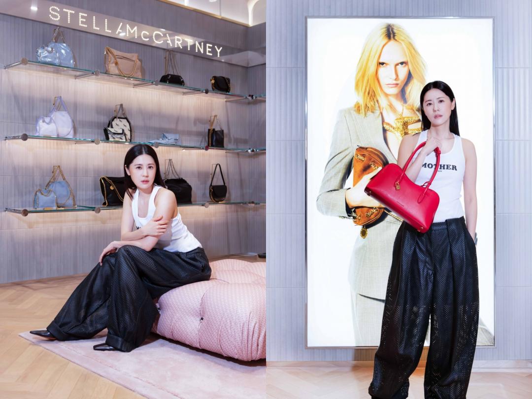 林予晞著Mother Fucker背心（NT$11,000）、黑色低腰直筒廓形褲（NT$43,400）、黑色繫帶露跟鞋（NT$32,400）、紅色Stella Ryder肩背包（NT$56,700）。
