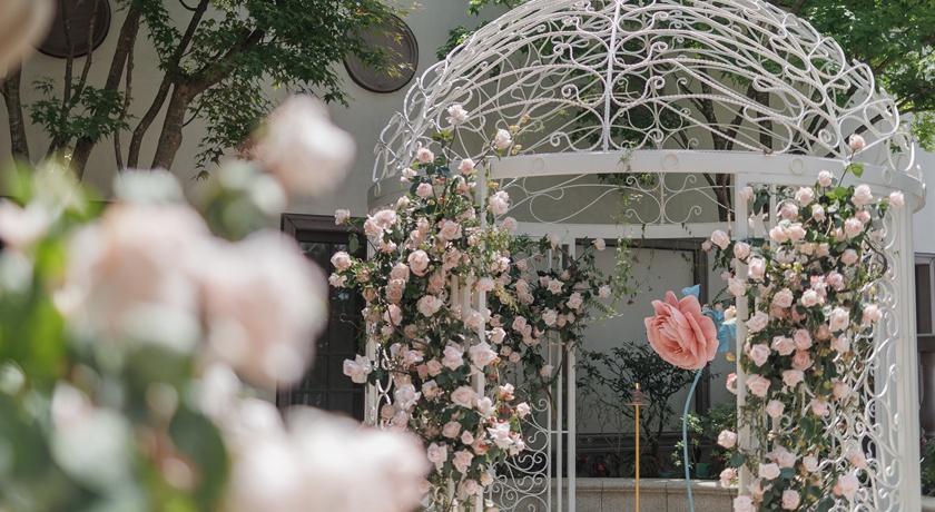 CREED於東方文華酒店發表新香，打造兼具奢華與典雅的城市花園。