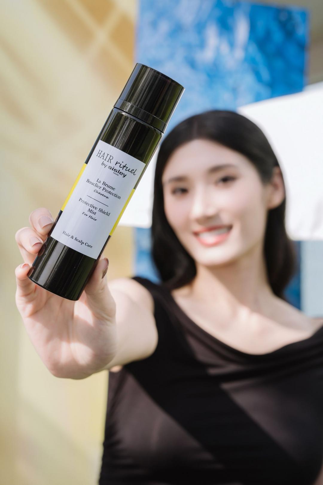 HAIR RITUEL「賦活重升防禦抗躁髮噴霧」以獨家雙重創新神盾，完美呵護髮絲纖維結構，打造隱形屏障 。