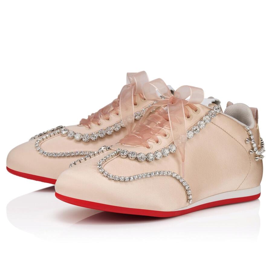 復興館，Christian Louboutin ELEONORA STRASS FLAT休閒鞋，售價61,000元。