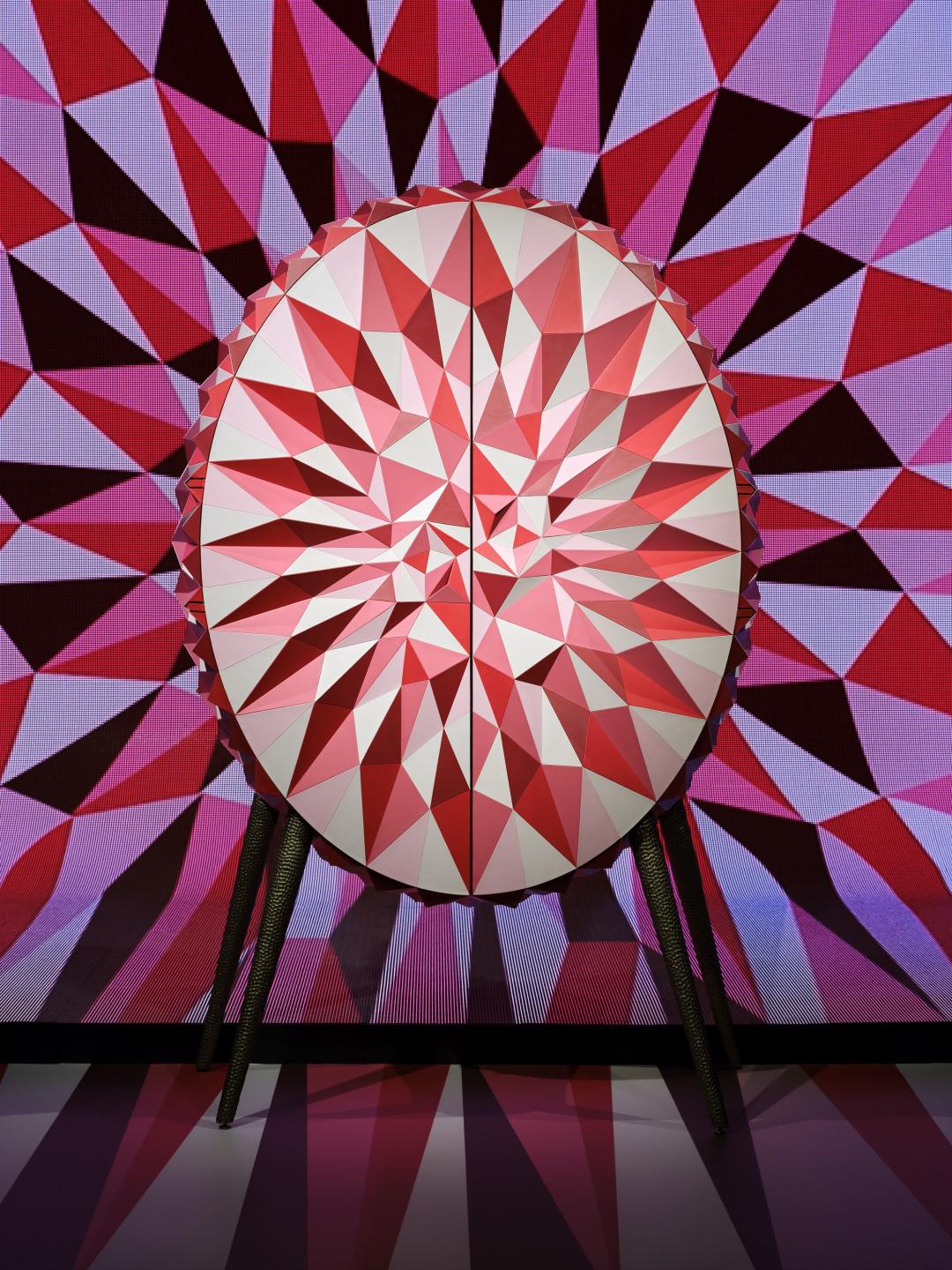 萬花筒多面櫥櫃The Kaleidoscope Cabinet，售價NT$5,150,000元。