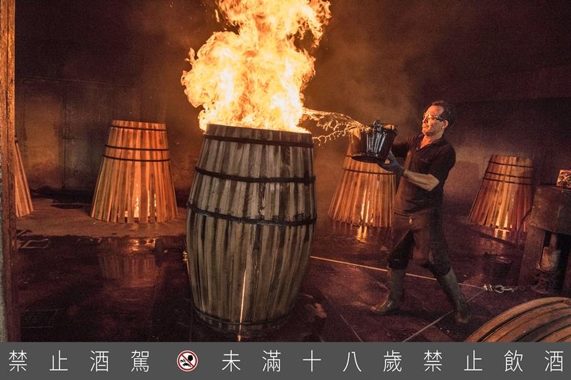 麥卡倫從林場開始，精選橡木、裁切、風乾、手工製桶至雪莉酒潤桶，每一道工序皆傾注所有心力只為成就無與倫比的珍釀，首創業界唯一完整雪莉桶供應鏈。（麥卡倫提供）