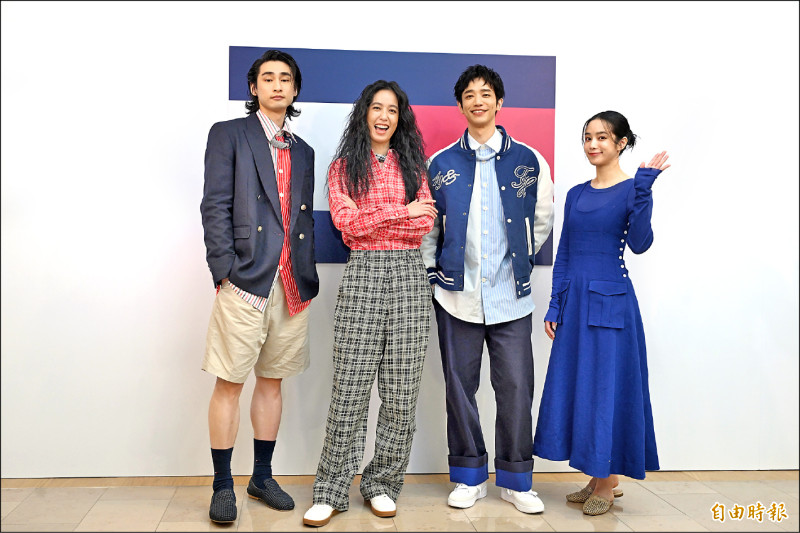 章廣辰（左起）、陳庭妮、劉以豪、温貞菱身穿Tommy Hilfiger秀款服裝出席開幕活動，整體穿搭散發活力感。（記者胡舜翔攝）