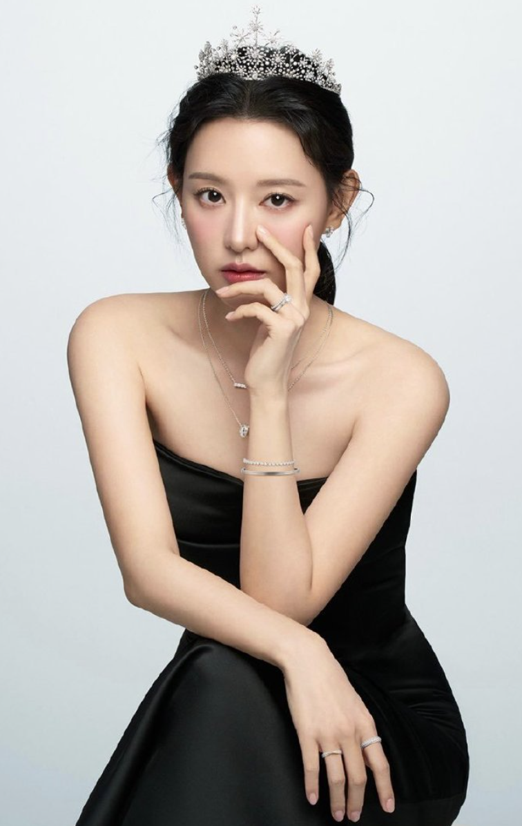 金智媛扮新娘擺出招牌臭臉。
