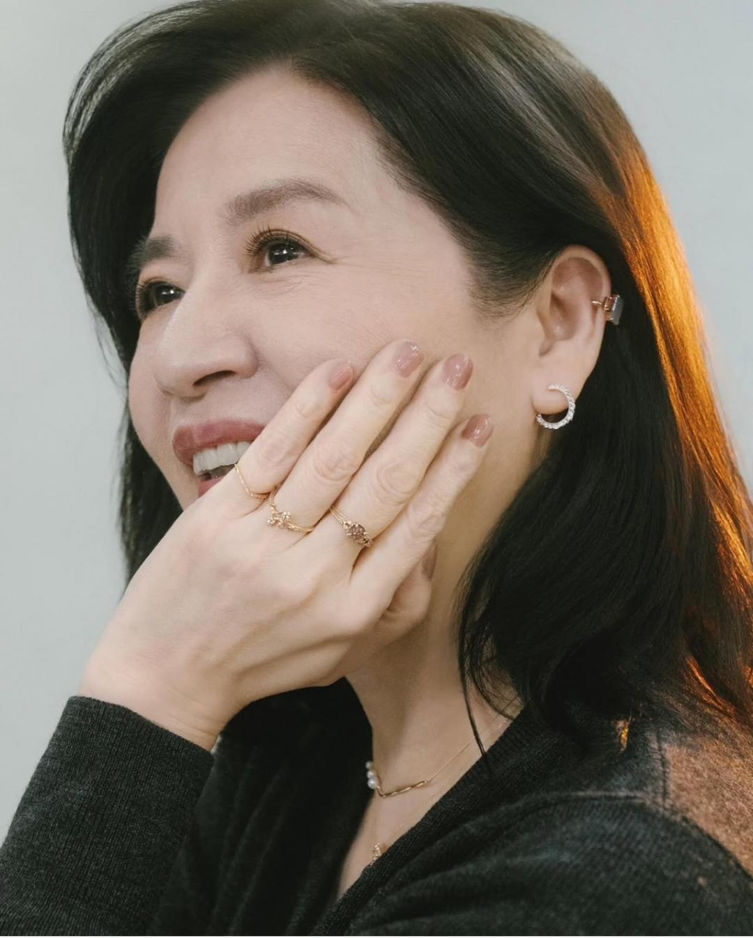林予晞曬母女照證明美貌純天然！網讚林媽媽根本「林青霞周慧敏綜合體」